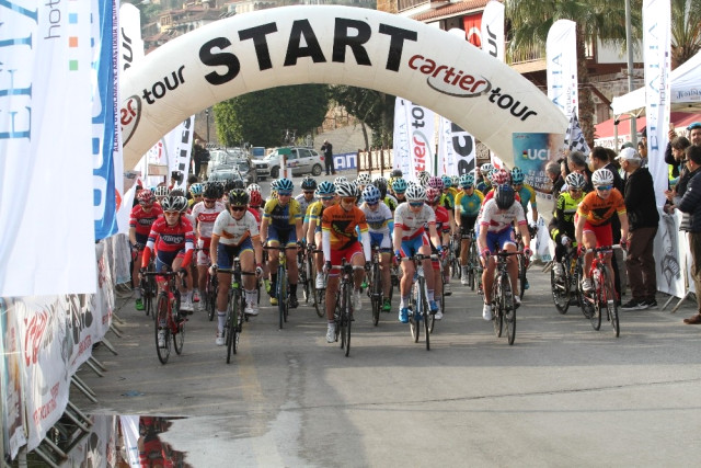 Alanya Kadın Yol Bisiklet yarışı başladı..
