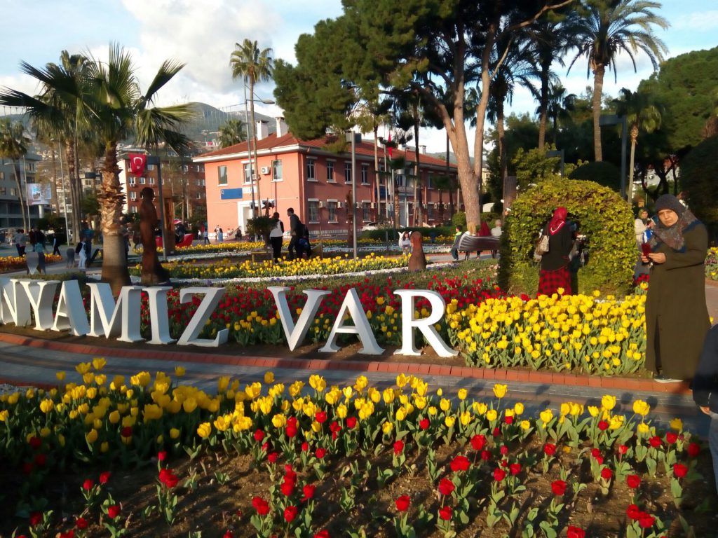 Alanya lalezar’a döndü..