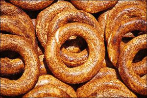 Alanya’da Simit ekmeği geçti.