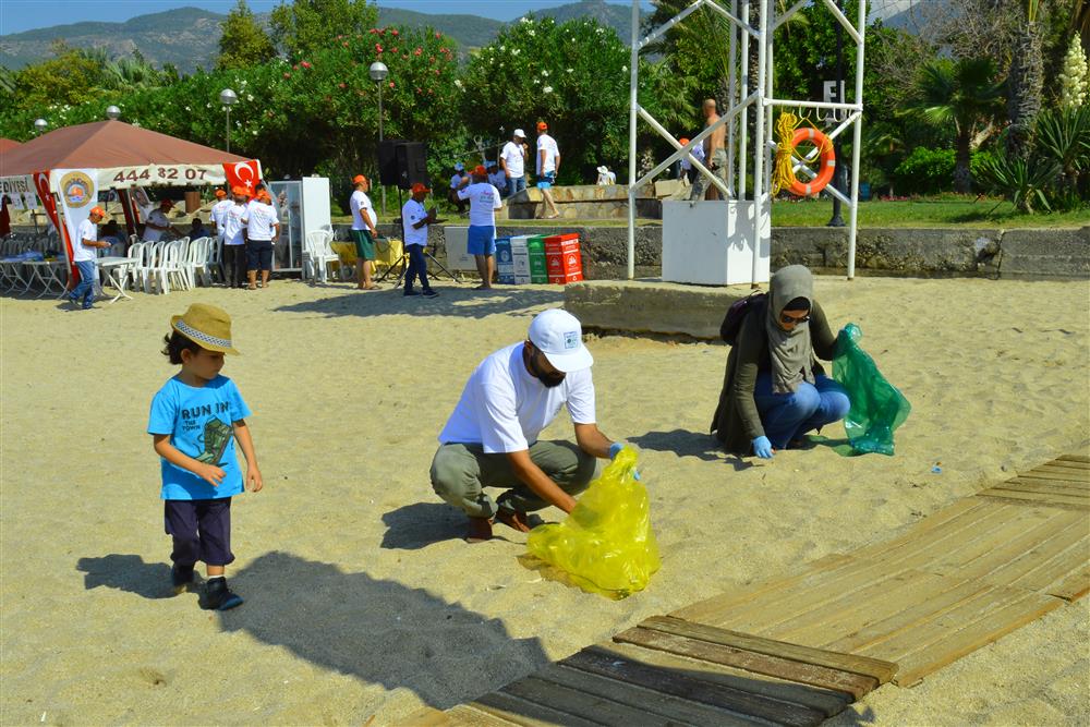Plajlarda temizlik seferberliği..