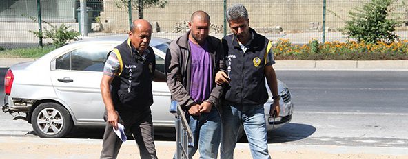 Hırsız çekirge bu sefer sıçrayamadı..