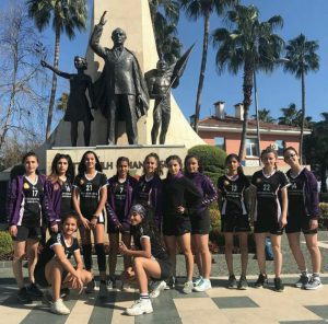 Öğrenciler Atamız için koştular..