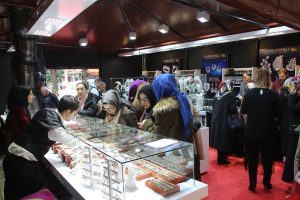 KAMBUROĞLU’NUN GELENEKSEL İNDİRİM GÜNLERİ BAŞLADI