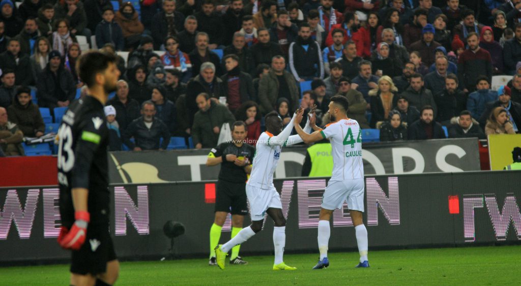Alanyaspor,Trabzonspor’u evinde vurdu