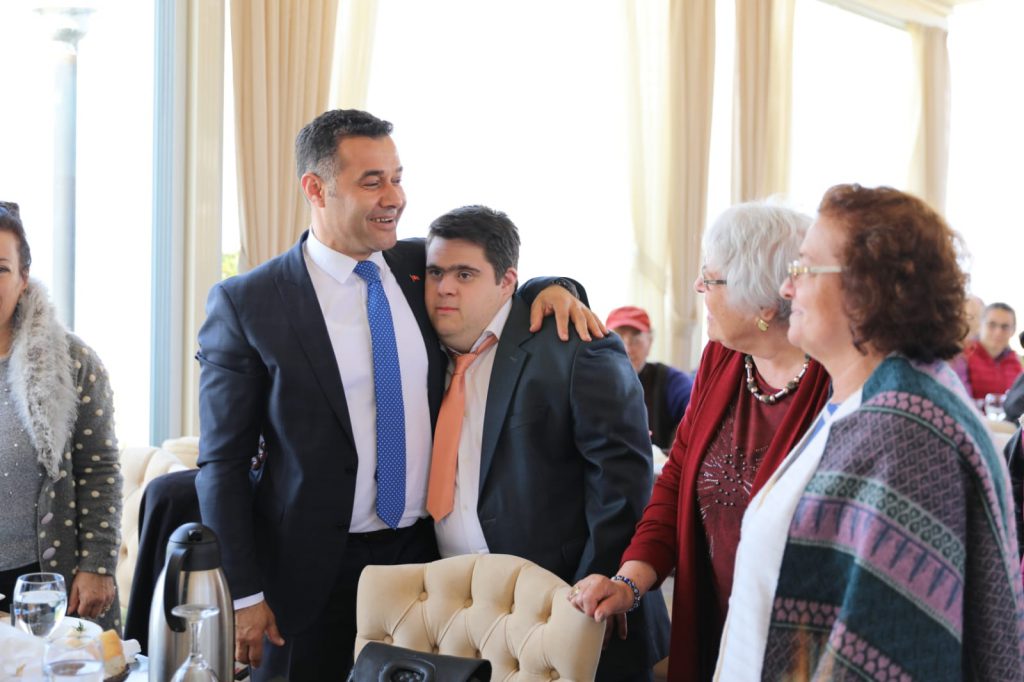 “Sevginin Böylesi”