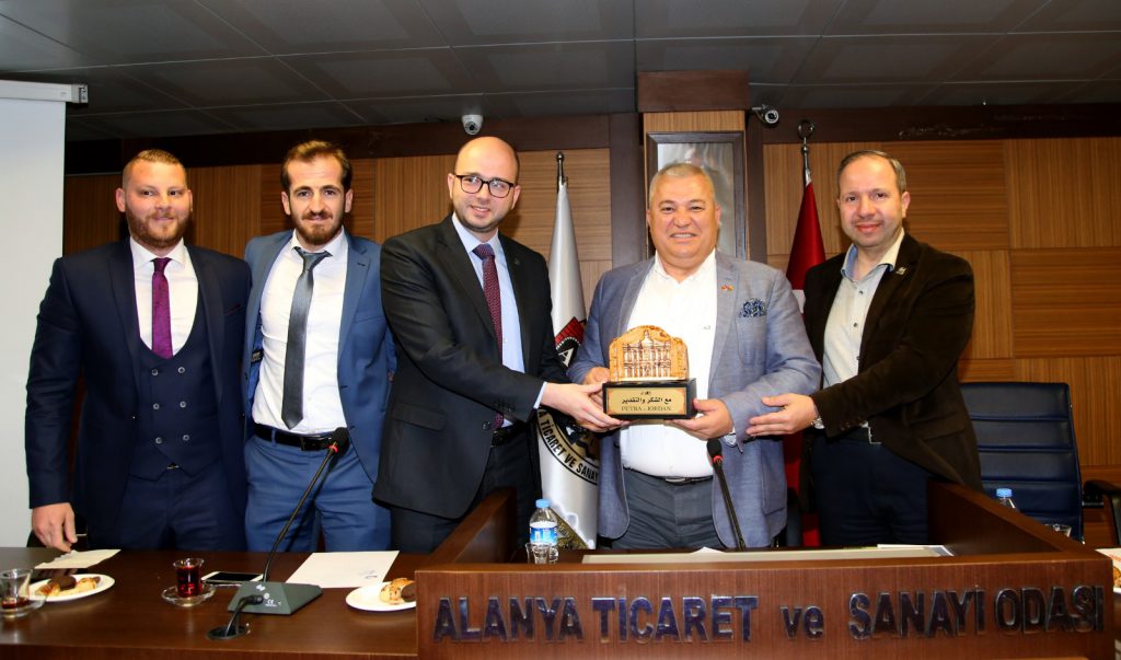 ÜRDÜNLÜ İŞ ADAMLARINDAN BAŞKAN ŞAHİN’E ZİYARET