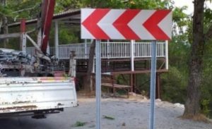 Gedevet yolunun trafik levhalarını yeniledi..