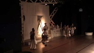 Çok Dilli Tiyatro…