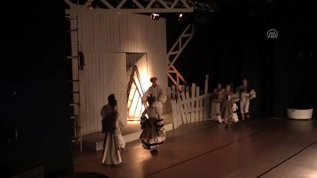 Çok Dilli Tiyatro…