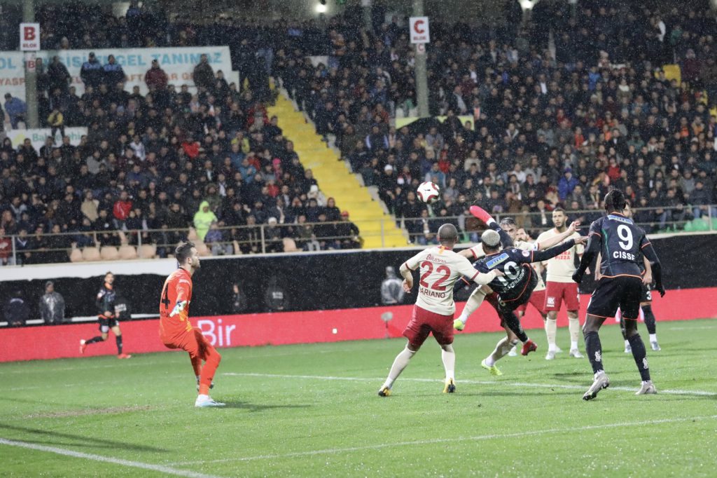 BEŞ BÜYÜK DEĞİL EN BÜYÜK ALANYASPOR