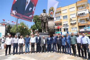 HACET PARKI KARAMANOĞLU MEHMET BEY HEYKELİ İLE AÇILDI