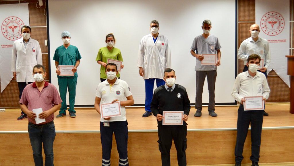 LAKADAMYALI’DAN SAĞLIK ÇALIŞANLARINA TEŞEKKÜR