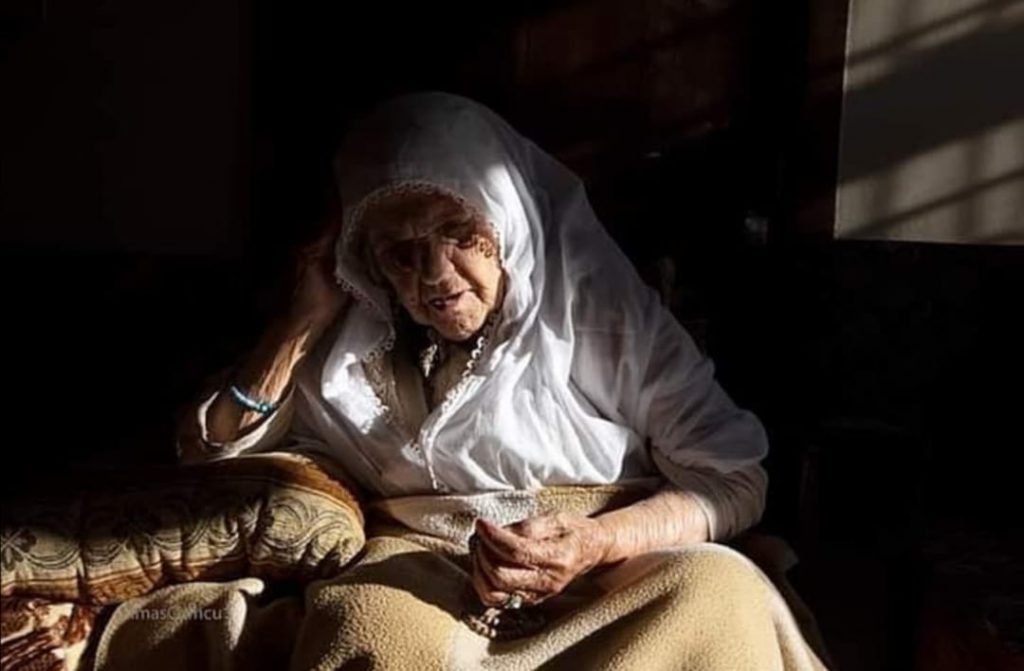 65 YAŞ ÜSTÜNÜN SOKAĞA ÇIKMA SAATİ DEĞİŞTİ