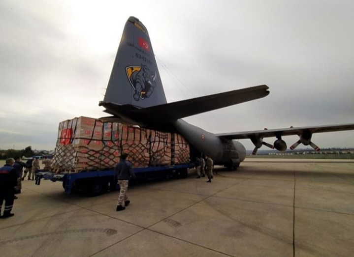 YARDIM UÇAĞI YERE İNMİYOR, BU SEFER SOMALİ