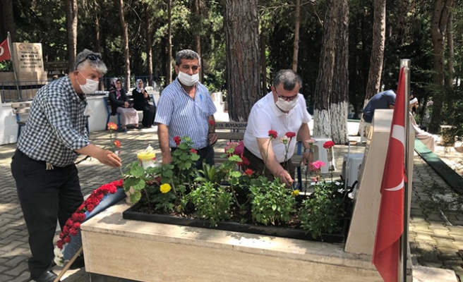 KARADAĞ VE EKİBİNDEN ŞEHİTLİK ZİYARETİ