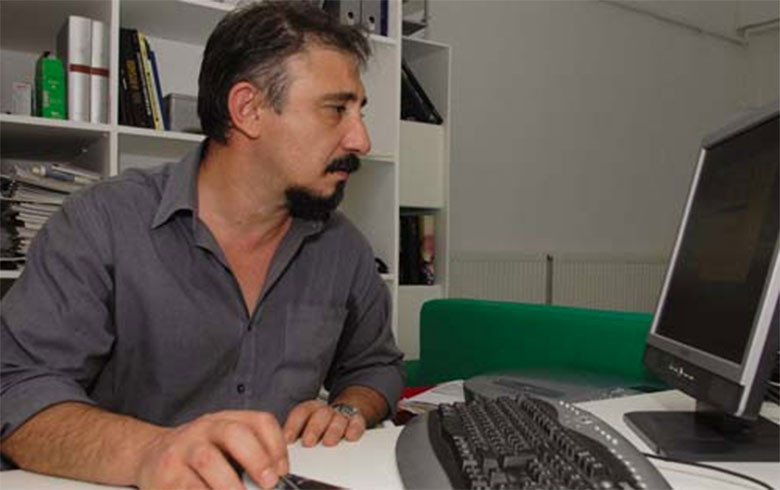 BU ADAM KİME HİZMET EDİYOR