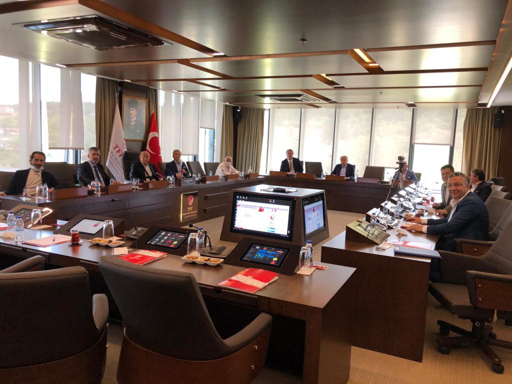 TFF RİVA’DA DEĞERLENDİRME TOPLANTISI YAPTI