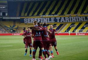 İLK FİNALİST BORDO-MAVİLİLER