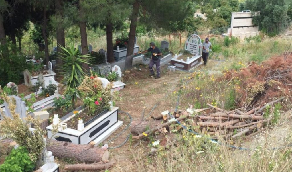 BÜYÜKŞEHİR MEZARLIKLARI DÜZENLİ OLARAK TEMİZLİYOR