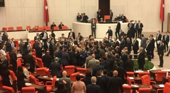 MECLİS’DE ÇİRKİN GÖRÜNTÜLER