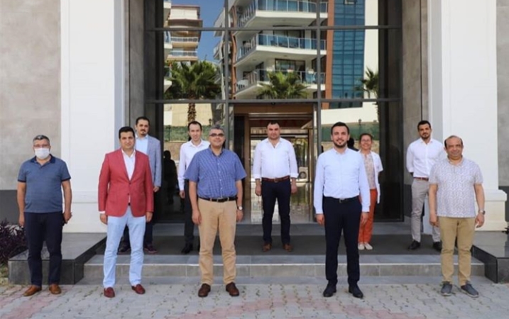 BAŞHEKİM LAKADAMYALI’DAN AK PARTİYE ZİYARET