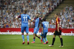 TRABZONSPOR ZİRVEYİ ZORLUYOR