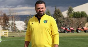 DENİZLİSPOR BÜLENT UYGUN İLE YOLLARINI AYIRDI