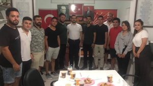 CHP’Lİ GENÇLER GECİKEN PROJELER İÇİN ATAKTA