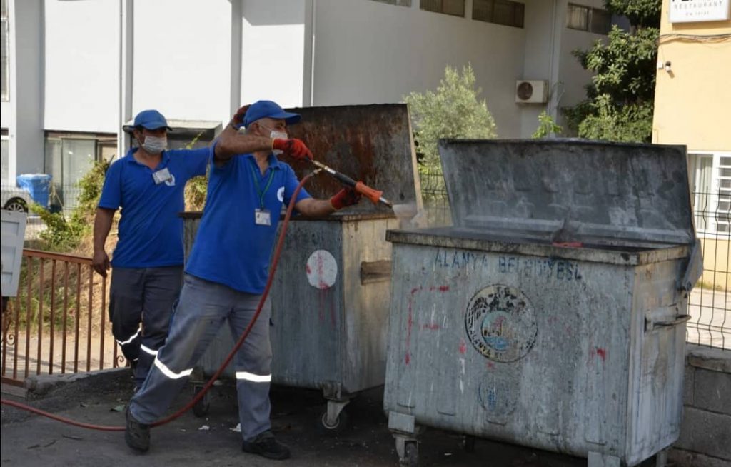 SİNEKLE MÜCADELE TÜM HIZIYLA SÜRÜYOR