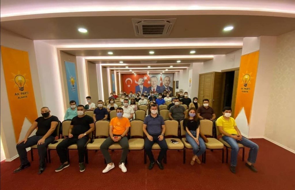 AK GENÇLİK MAHALLE BAŞKANLARI İLE BULUŞTU