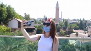 ANTALYA’YA BİR GÜNDE 10 BİN TURİST GELDİ