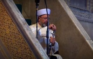 AYASOFYA KILIÇLA OKUNAN HUTBE İLE İBADETE AÇILDI