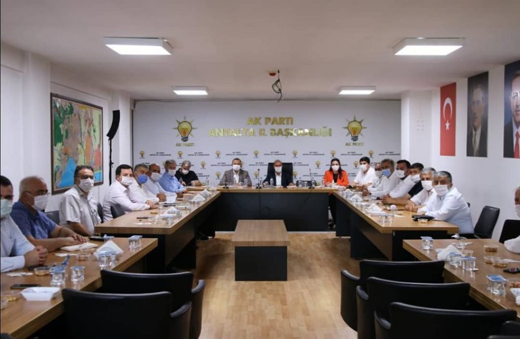 AK PARTİ İLÇE BAŞKANLARI ANTALYA’DA TOPLANDI