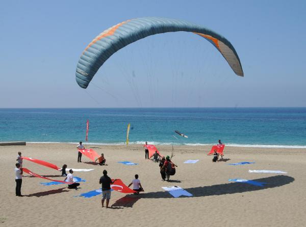 GÖKYÜZÜNDE 15 TEMMUZ ANMASI