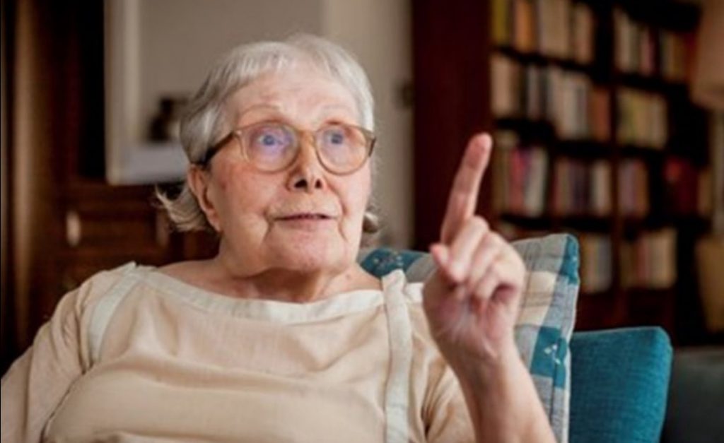 ADALET AĞAOĞLU HAYATINI KAYBETTİ