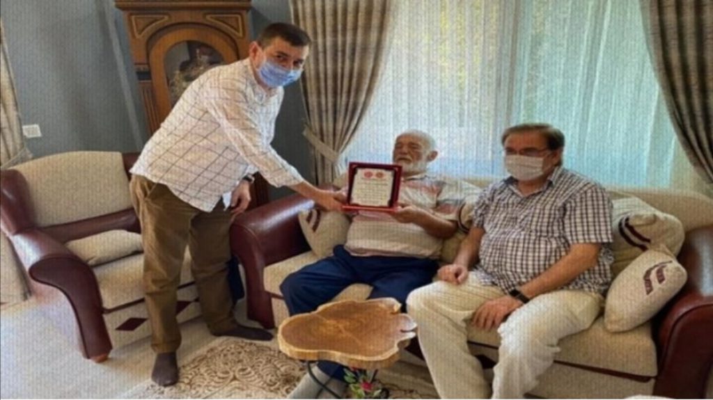 MHP KOCA ÇINARINI KAYBETTİ