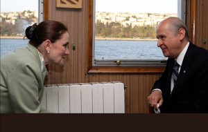 BAHÇELİ’DEN İLGİNÇ ÇIKIŞ “EVİNE DÖN”