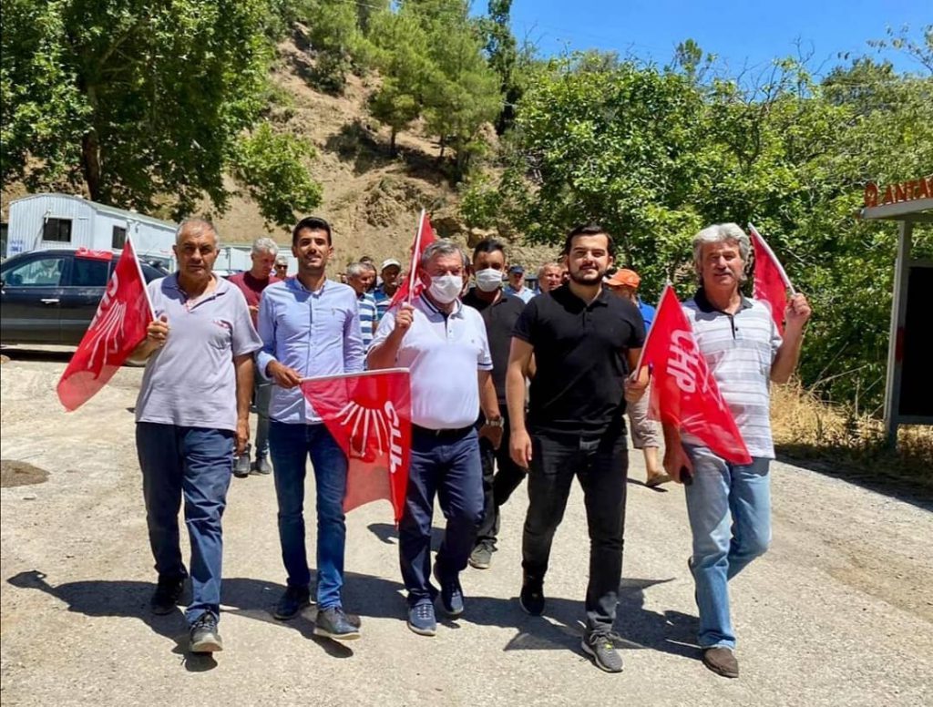 CHP’Lİ GENÇLERDEN MİTİNG HAVASINDA YAYLA ZİYARETİ
