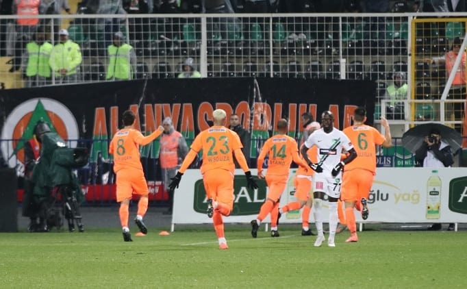 ALANYASPOR BUGÜN TOP BAŞI YAPIYOR