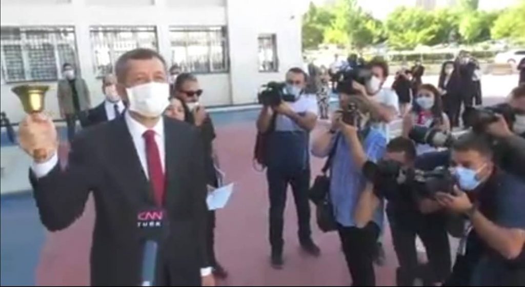 DERS BAŞI ZİLİ ÇALDI