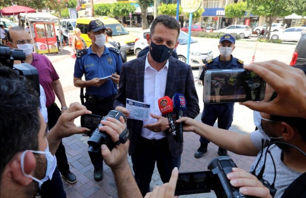 DEVLET SOKAĞA İNDİ