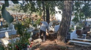 BÜYÜKŞEHİR BELEDİYESİ MEZARLIKLARI TEMİZLEDİ