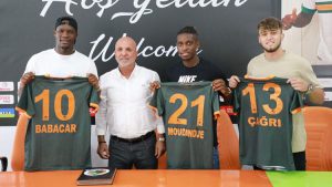 ALANYASPOR’DAN İMZA ŞOV