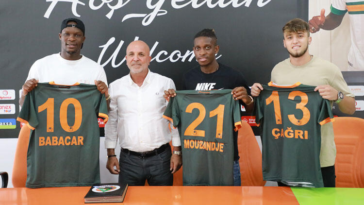 ALANYASPOR’DAN İMZA ŞOV