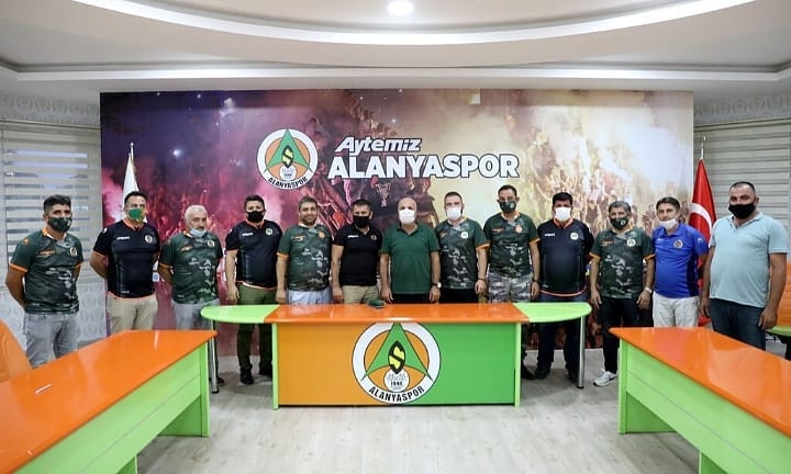 TARAFTAR GRUPLARINDAN KAMUFLAJ FORMALARINA DESTEK