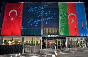 İYİ PARTİ DE ÇATI ÇÖKÜYOR MU?