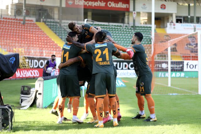 ALANYASPOR LİDERLİK KOLTUĞUNU KAPTIRMADI