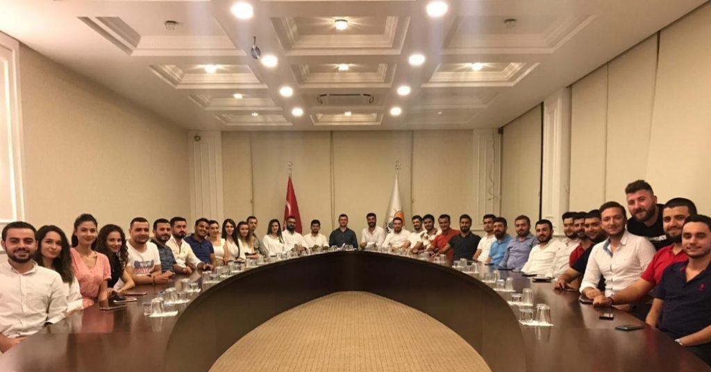 AK GENÇLİK 1 KASIM’DA KONGREYE GİDİYOR..