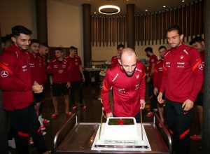 MİLLİ TAKIM KAMPIN’DA EFECAN’IN DOĞUM GÜNÜ KUTLANDI