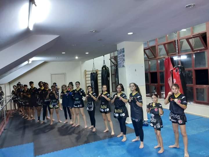 MUAY THAİ ANTREMANLARA HİÇ ARA VERMEDİ